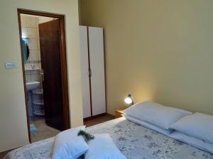 Apartments Vera - Comfort One-Bedroom Apartment with Terrace and Sea View Irena