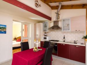 Apartments Villa Bell Memories- Two Bedroom Apartment with Shared Terrace and Sea View A5