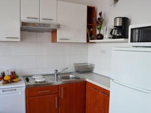 3 bedroom apartment with balcony