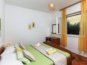 3 bedroom apartment with balcony