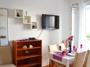 3 bedroom apartment with balcony