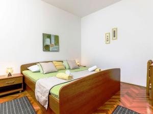 3 bedroom apartment with balcony