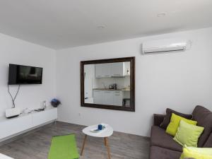 Apartment Semi - One Bedroom Apartment with Terrace and Sea View