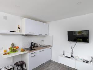 Apartment Semi - One Bedroom Apartment with Terrace and Sea View