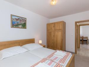 Villa Celenca - Two Bedroom Apartment with Terrace and Pool View - A1