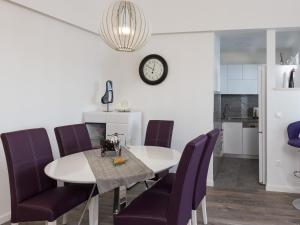 Apartment H&D - Two Bedroom Apartment with Balcony and Sea View