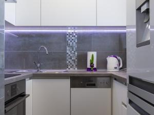 Apartment H&D - Two Bedroom Apartment with Balcony and Sea View