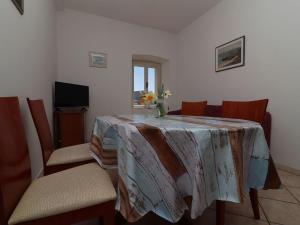 Apartment Lepur Slano - Two-Bedroom Apartment with Terrace