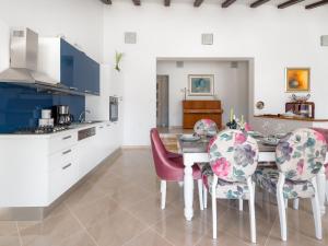 Villa Dea - Luxury Villa with Outdoor Swimming Pool