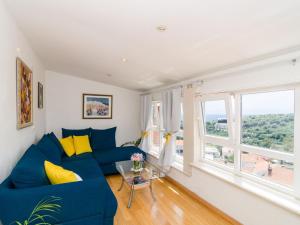 Apartment Emma - Two Bedroom Apartment with Balcony and Sea View 