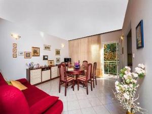 Holiday Home Lido - Three Bedroom Holiday House with Terrace