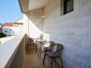 Apartments Vujina - Comfort Studio Apartment with Terrace 3 Luka