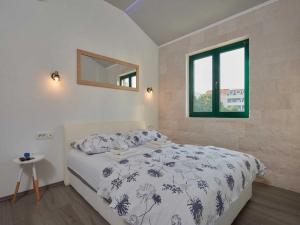 Apartments Vujina - Comfort Studio Apartment with Terrace 3 Luka