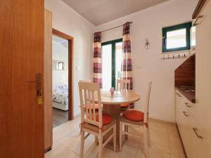 Apartments Vujina - Comfort Studio Apartment with Terrace 3 Luka