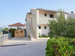 Apartments Vujina - Comfort Studio Apartment with Terrace 3 Luka