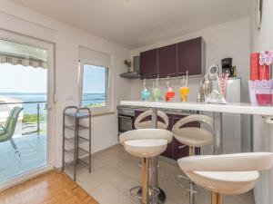 Apartments Lilly - Two Bedroom Apartment with Sea View and Terrace