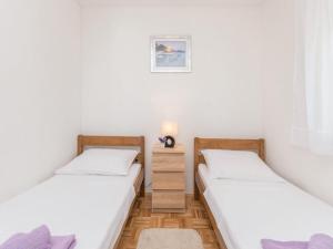 Apartments Lilly - Two Bedroom Apartment with Sea View and Terrace