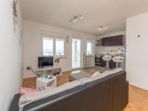 Apartments Lilly - Two Bedroom Apartment with Sea View and Terrace