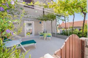 Studio apartment with terrace sea view