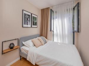 Apartment Floramye - Three Bedroom Apartment with Balcony