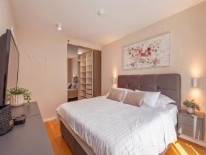 Apartment Floramye - Three Bedroom Apartment with Balcony