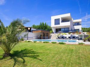 New modern luxury villa near the beach with sea view, pool, sauna , BBQ and playground by WiiBuk