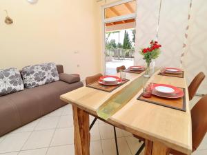 Apartments Villa Michele-One Bedroom Apartment with Terrace Smokva