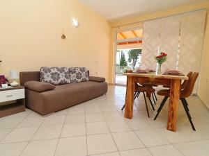 Apartments Villa Michele-One Bedroom Apartment with Terrace Smokva