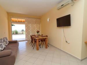 Apartments Villa Michele-One Bedroom Apartment with Terrace Smokva