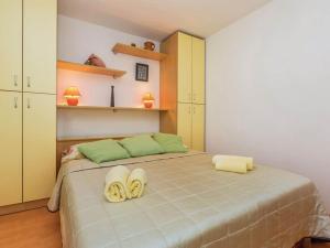 Apartments Paola - Studio Apartment with Terrace and Sea View