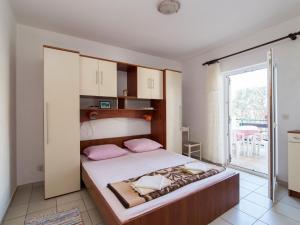 Apartments Pinija - Economy Two Bedroom Apartment with Terrace A4 - ST
