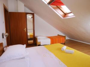 Apartments Boro - Two Bedroom Apartment with Terrace A3