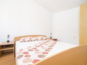 Apartments & Rooms Bari i -Comfort One Bedroom Apartment with Balcony and Garden View Apt Preko-5