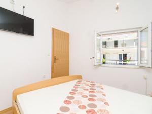 Apartments & Rooms Bari i -Comfort One Bedroom Apartment with Balcony and Garden View Apt Preko-5