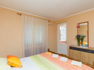 Apartment Lolo - Two Bedroom Apartment with Loggia and Street View