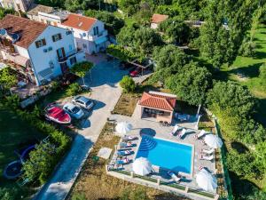 Apartments Mali Paradiso - Two Bedroom Apartment with Balcony and Pool View A4