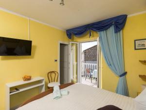 Rooms Tupina by Paulina - Standard Double Room with Balcony and Sea View Room 3