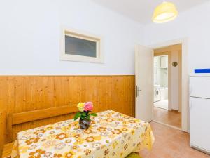 Apartment Lucy - Two Bedroom Apartment with Terrace and City View Gustin