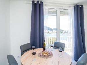 Apartment Cvjetkovi - Two Bedroom Apartment with Terrace and Sea View 