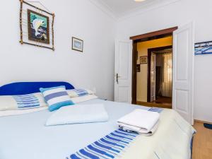 Guest House Ivana -Two Bedroom Apartment with Garden