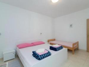 Apartments Boguvila - Two-Bedroom Standard Apartment with Terrace A6 - ST