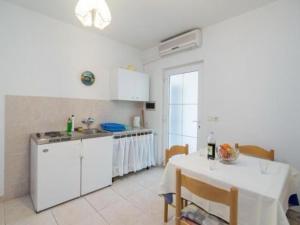Apartments Boguvila - Two-Bedroom Standard Apartment with Terrace A6 - ST