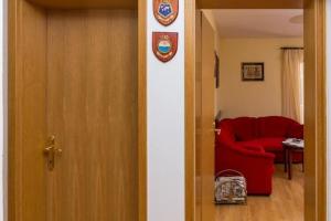 Apartment Jele - Two Bedroom Apartment with Balcony and Garden View