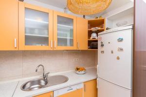 Apartment Jele - Two Bedroom Apartment with Balcony and Garden View