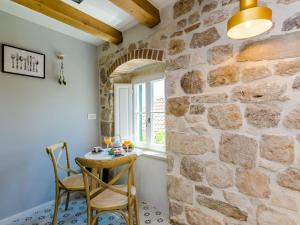 Villa Monte Santo - Deluxe Studio Apartment with Balcony and City View 3 