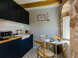Villa Monte Santo - Deluxe Studio Apartment with Balcony and City View 3 