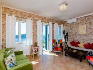Villa Adrian - Six Bedroom Villa with Swimming pool and Sea View