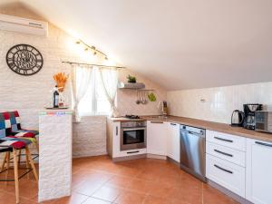 Villa Adrian - Six Bedroom Villa with Swimming pool and Sea View