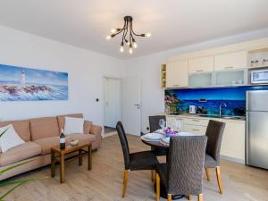 Apartments Knego - Comfort One Bedroom Apartment with Balcony and Sea View