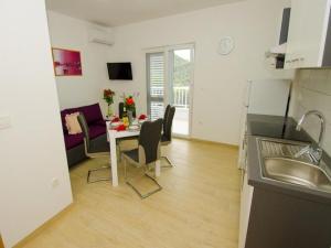 Apartments Vesela - One Bedroom Apartment with Balcony and Sea View